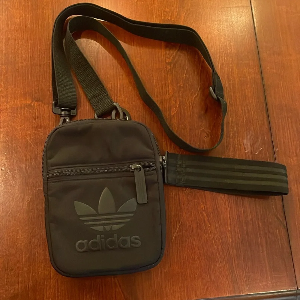 Adidas Multi Use Bag - Picture 1 of 3